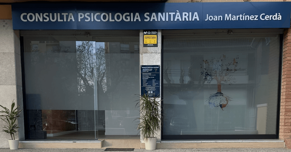 Fachada de la consulta, con el rótulo Consulta Psicologia Sanitària Joan Martínez Cerdà